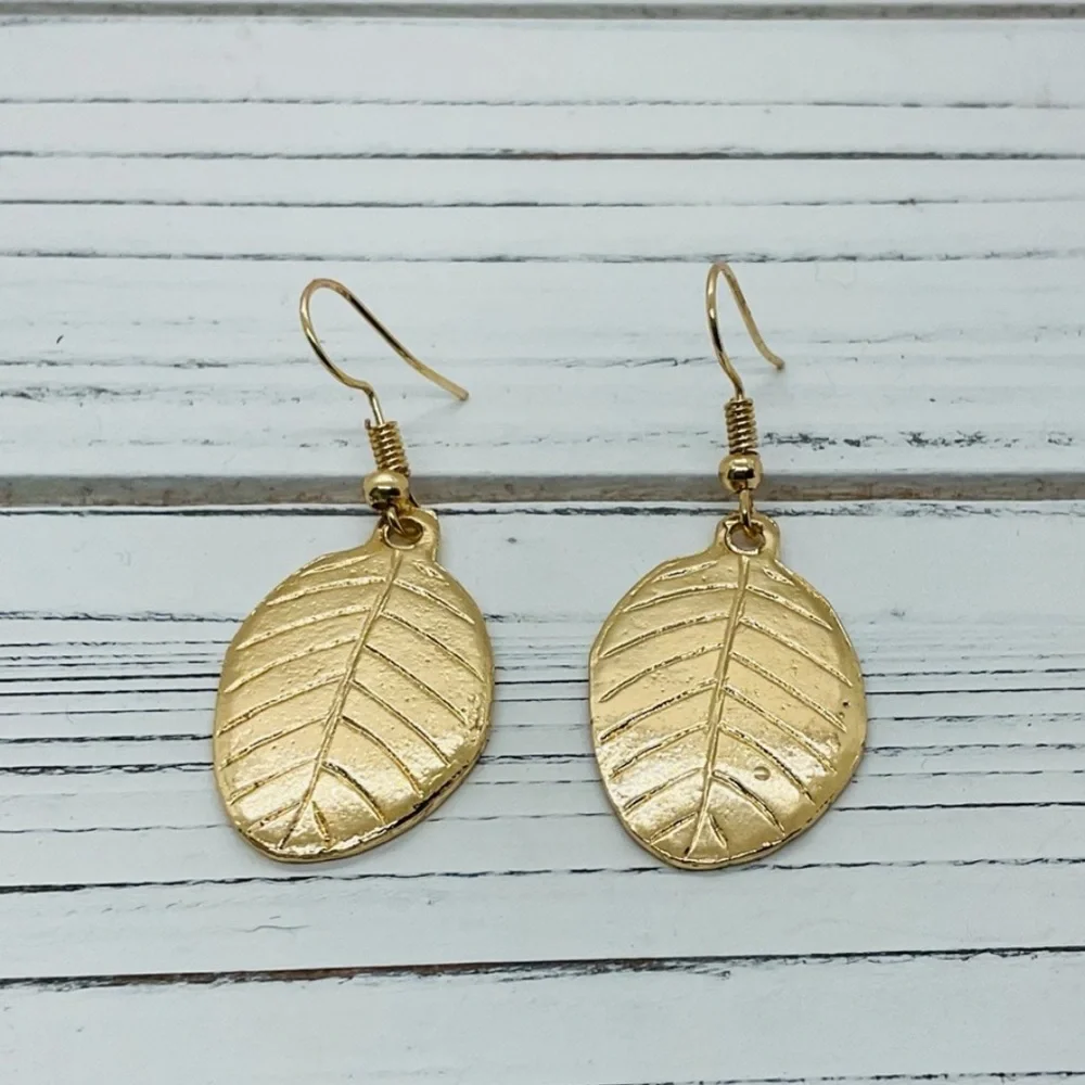 Leaf gold dangle earrings